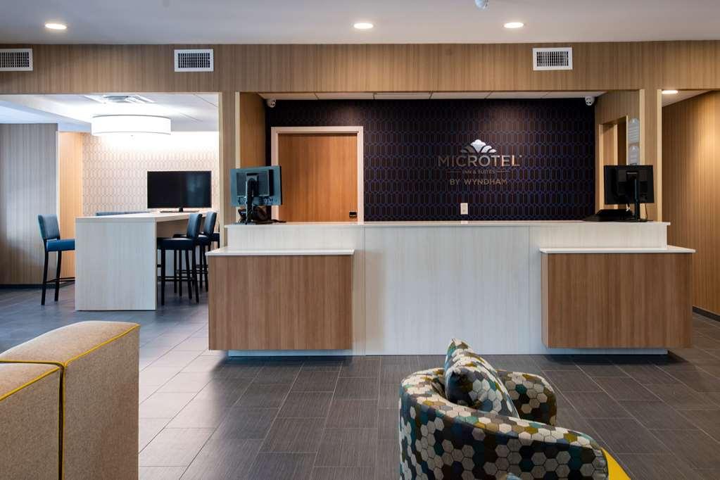 Microtel Inn & Suites By Wyndham Amsterdam Ny Interior photo