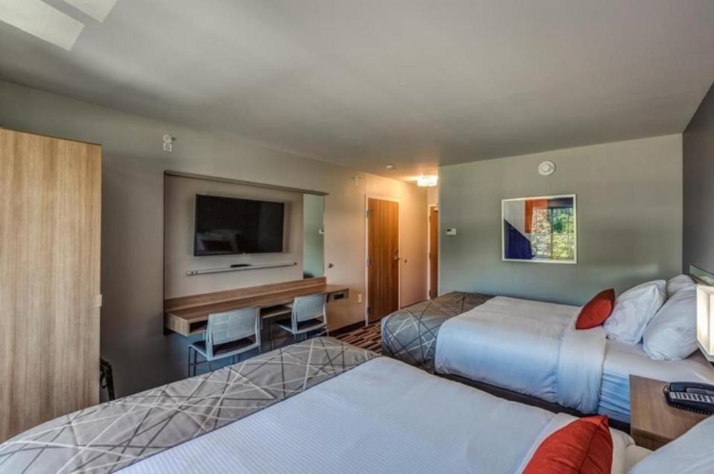 Microtel Inn & Suites By Wyndham Amsterdam Ny Exterior photo